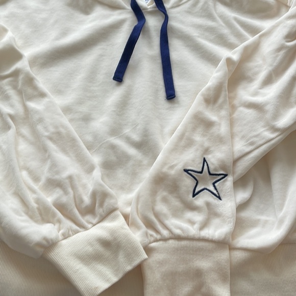 Cream hoodie with navy drawstring and star on left sleeve. Size XL. - Picture 9 of 9
